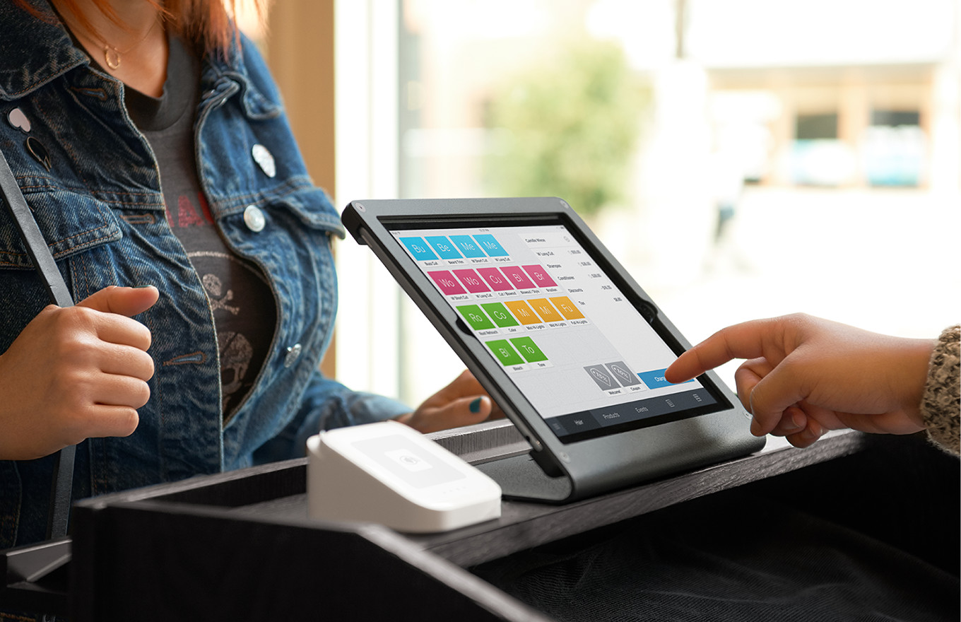 Things to Consider When Selecting POS Software for Restaurant